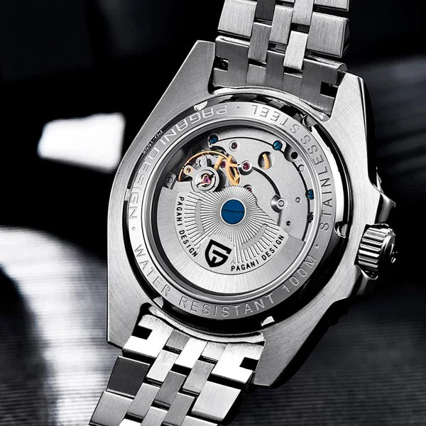 Pagani Design Pantheon أحمر
